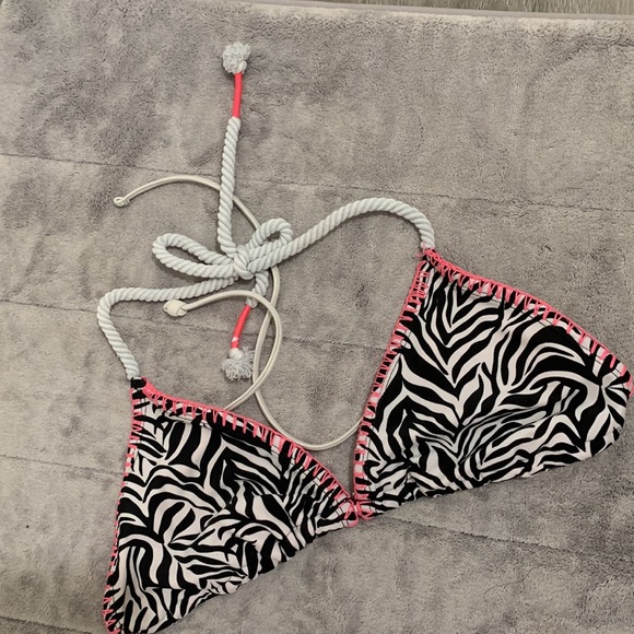 Large bikini bottoms and medium bikini top bingo - Picture 2 of 5